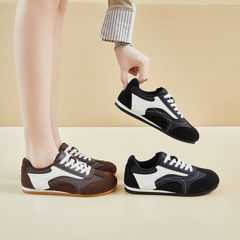 Women's leather sports shoes,  - огляд і ціна Outdoor Sports Shoes
